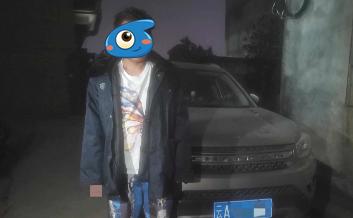 DƬ